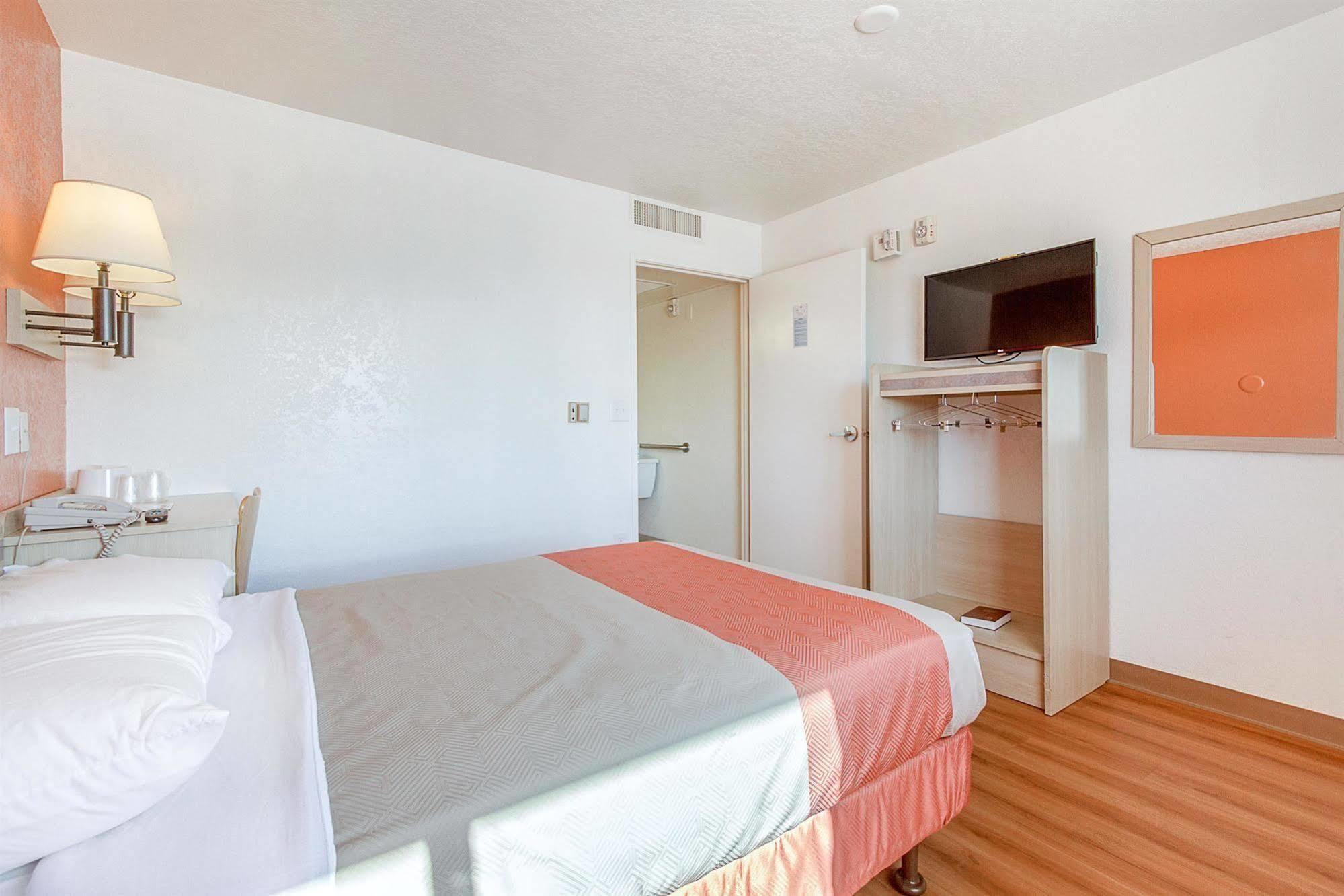 Motel 6-Phoenix, Az - North Bell Road Екстер'єр фото
